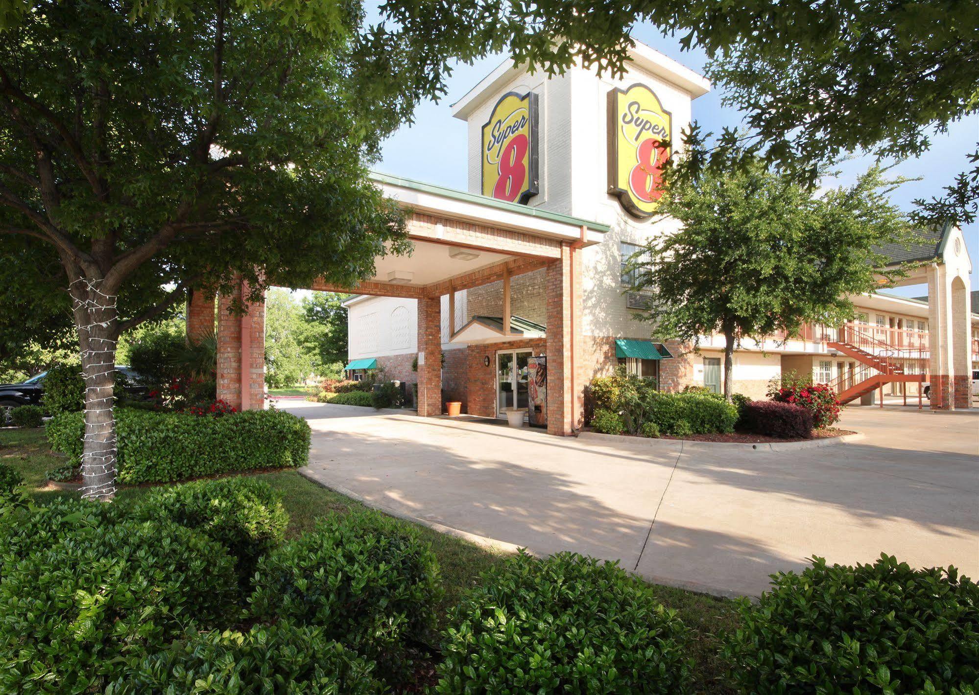 Super 8 By Wyndham Arlington Near At&T Stadium Zewnętrze zdjęcie