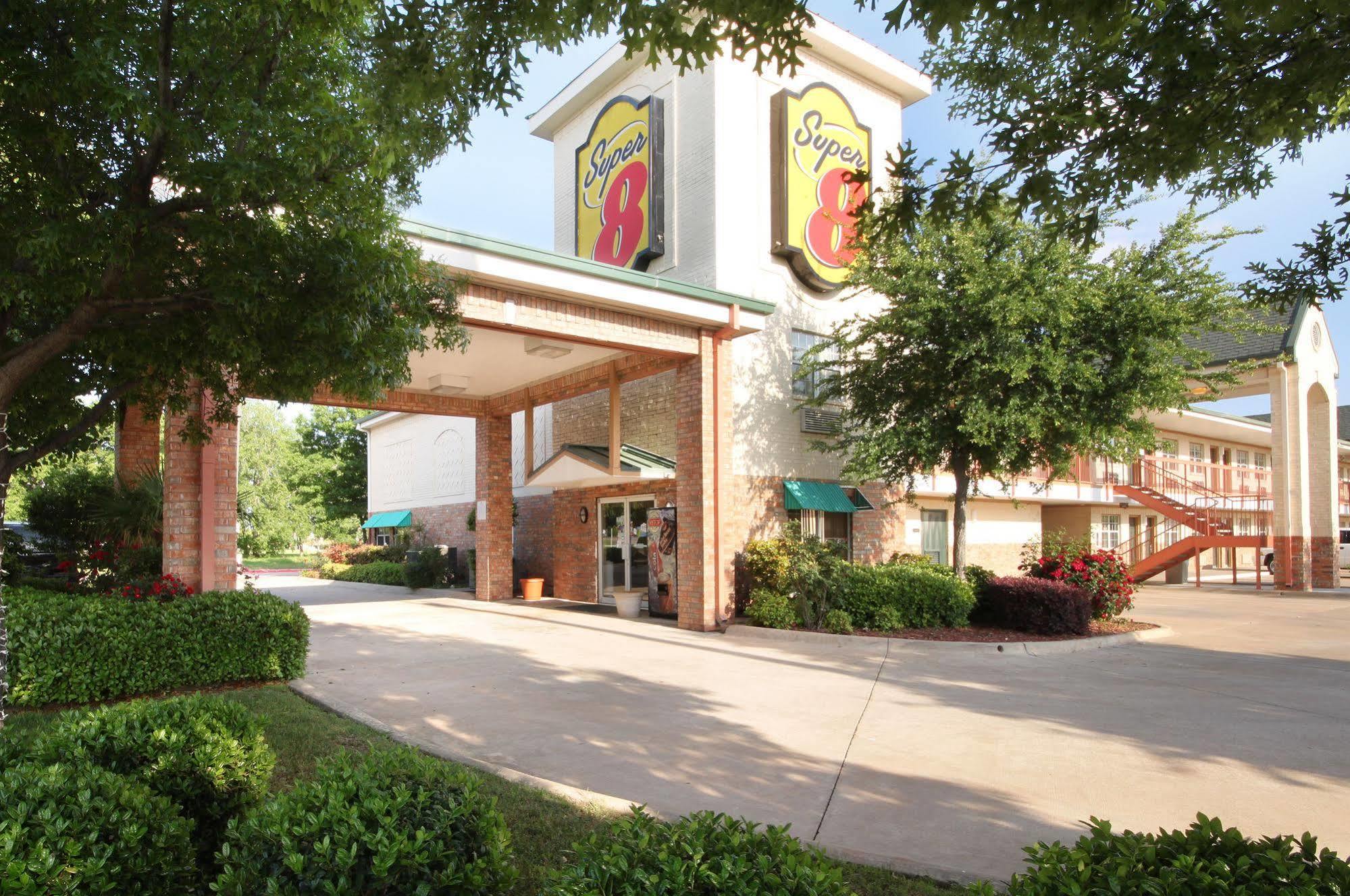 Super 8 By Wyndham Arlington Near At&T Stadium Zewnętrze zdjęcie