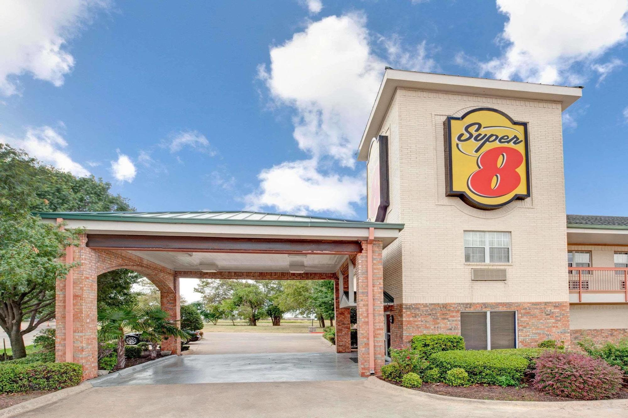 Super 8 By Wyndham Arlington Near At&T Stadium Zewnętrze zdjęcie