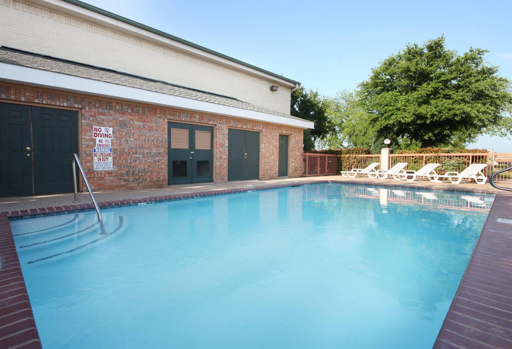 Super 8 By Wyndham Arlington Near At&T Stadium Zewnętrze zdjęcie